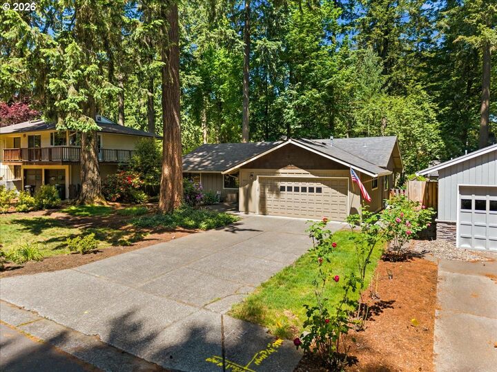Property Photo: 4341 Collins Way OR 97035