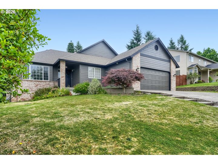 Property Photo:  630 NW Klickitat St  WA 98607 