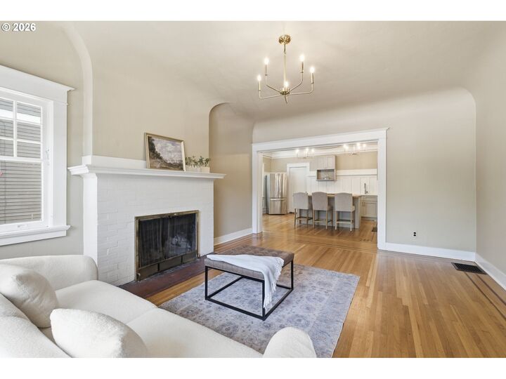 Property Photo: 2249 E Burnside St OR 97214