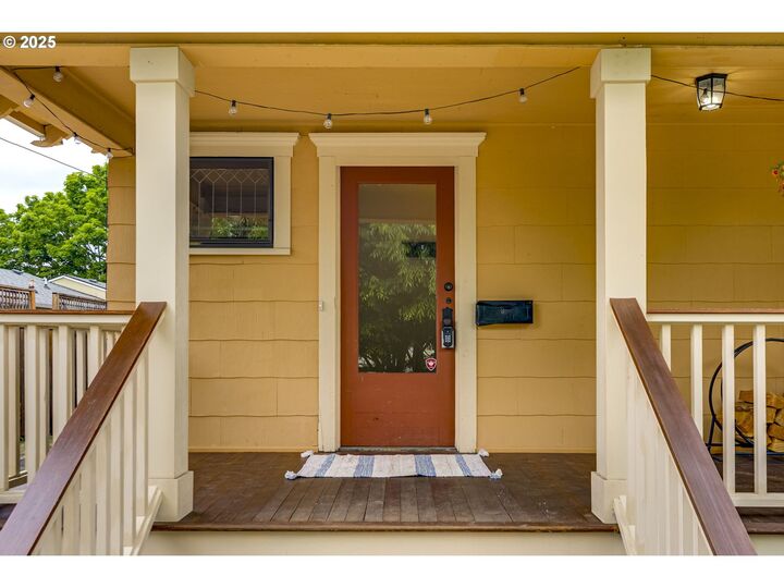 Property Photo: 8113 SE Morrison St OR 97215