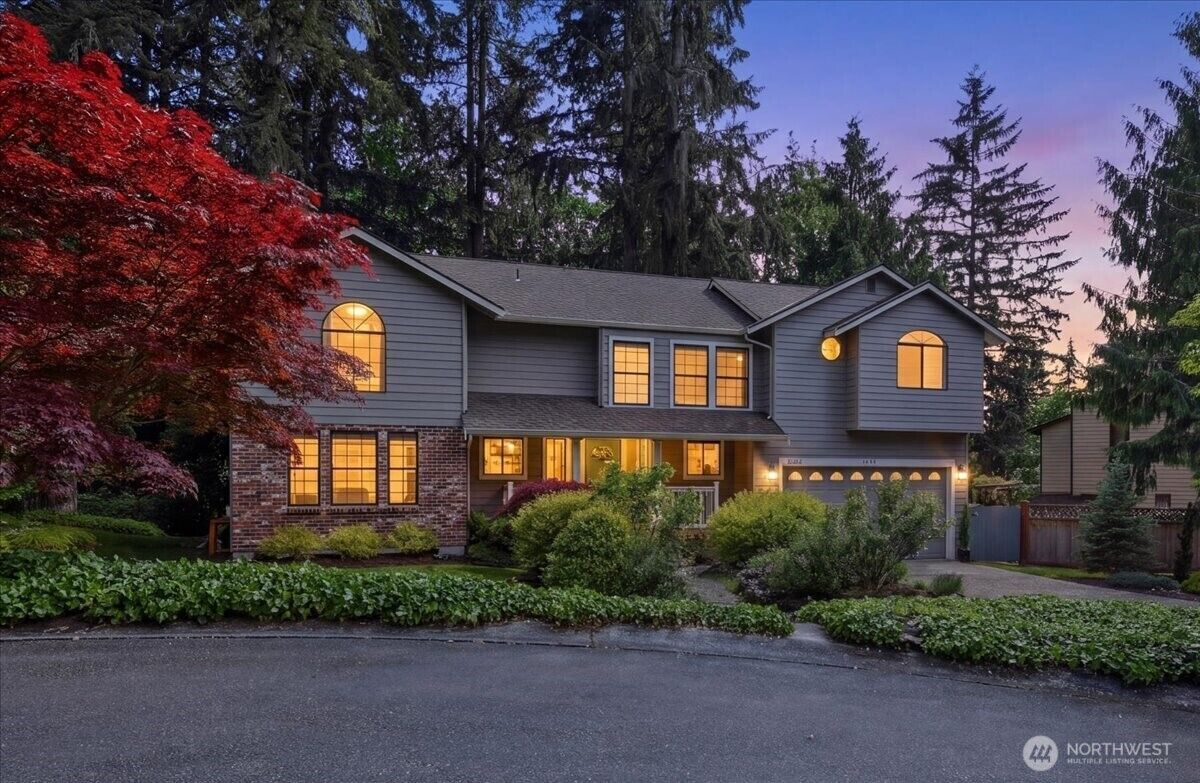 Property Photo:  1610  202nd Place SW  WA 98036 