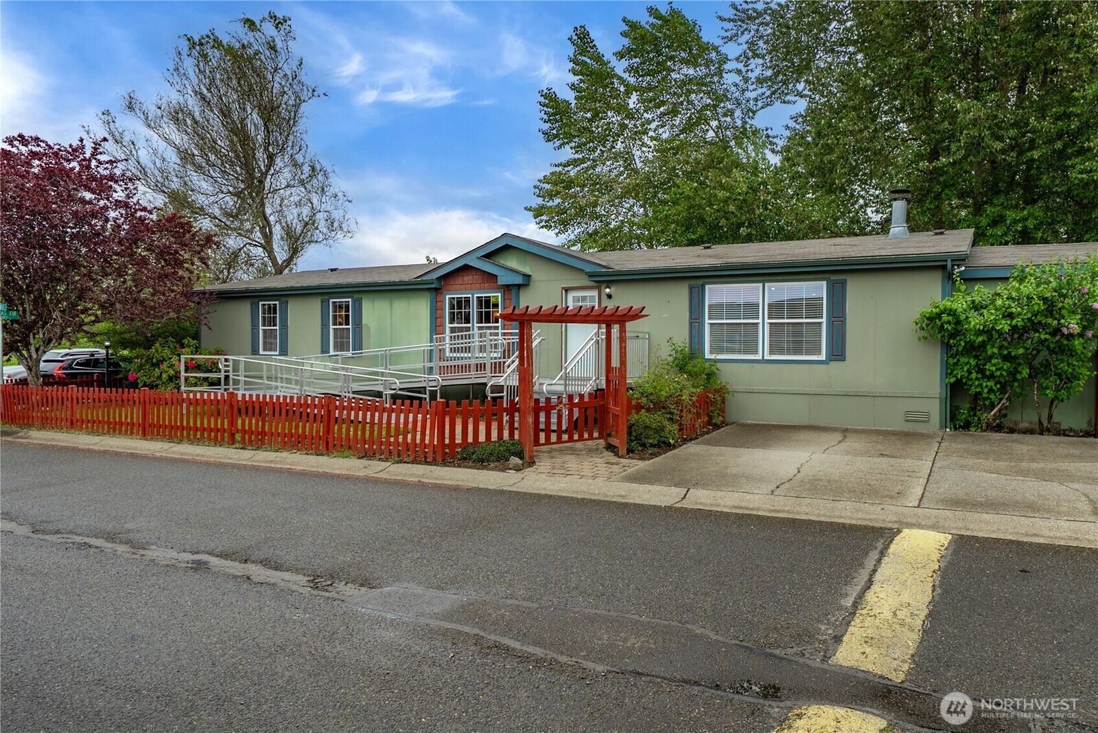 Property Photo:  337  Redwood Street  WA 98022 