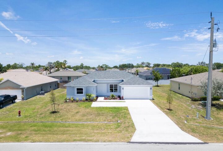 Property Photo:  1221 SW Alcantarra Boulevard  FL 34953 