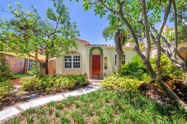 Property Photo:  714 Sunset Road  FL 33401 