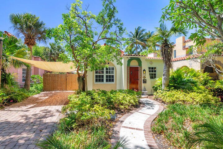 Property Photo: 714 Sunset Road FL 33401