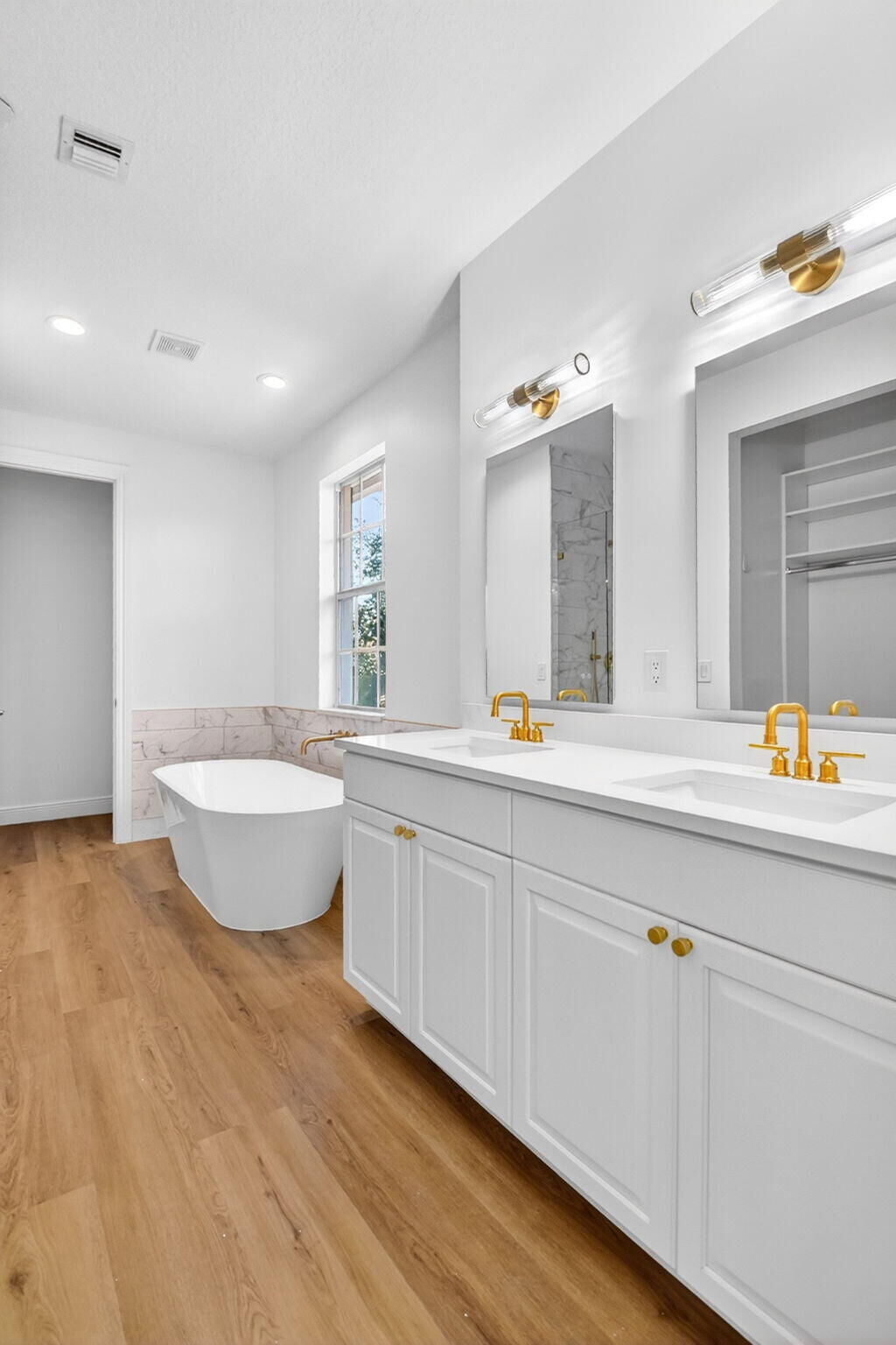 Property Photo: 2502 N Dixie Highway 32 FL 33460