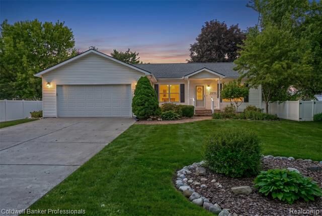 Property Photo: 2470 Winkleman Drive MI 48329