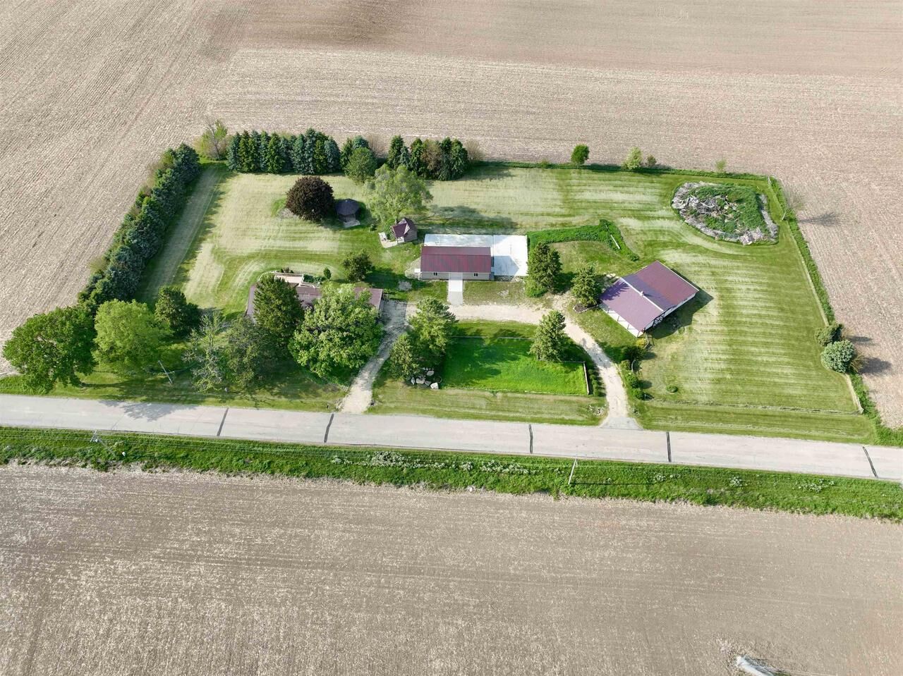 Property Photo:  7919 E Six Corners Road  WI 53563 