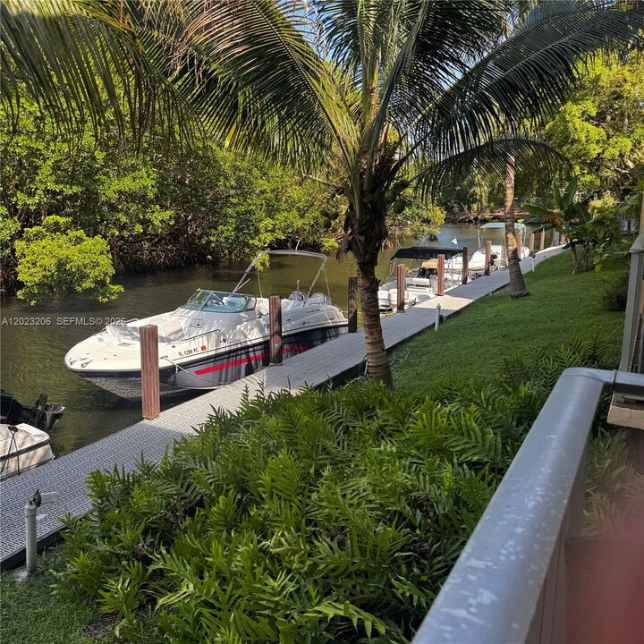 Property Photo:  1860 Venice Park Dr 107  FL 33181 
