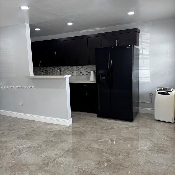 Property Photo:  1860 Venice Park Dr 107  FL 33181 