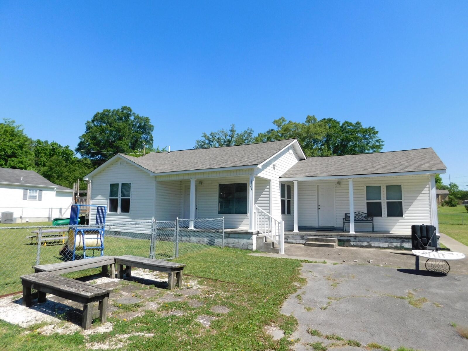 Property Photo: 1303 Katherine St NW AL 35055