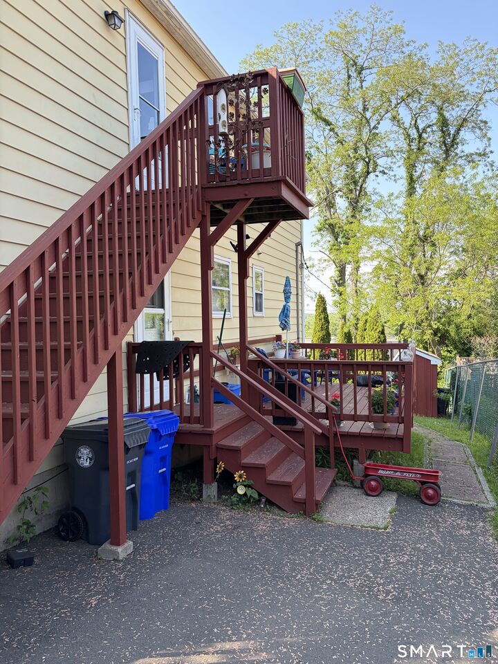 Property Photo:  687-689 West Main Street  CT 06405 