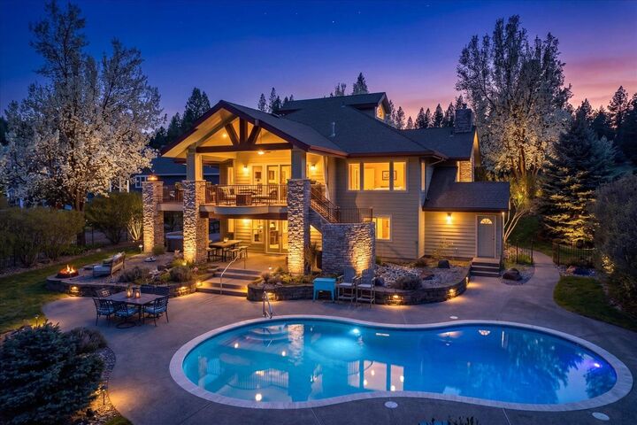 Property Photo: 115 E Meadowlane Dr WA 99224