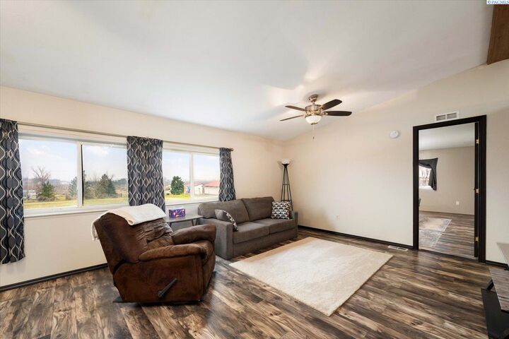 Property Photo:  27404 E Ambassador Pr NE  WA 99320 