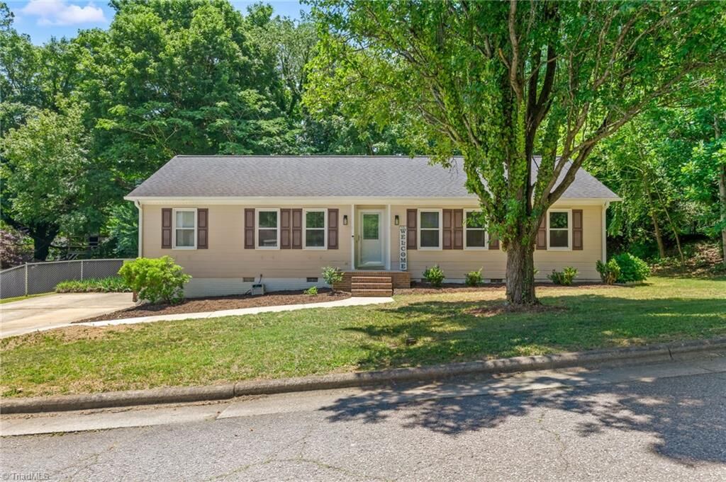Property Photo:  1800 Rivertrace Point  NC 27265 