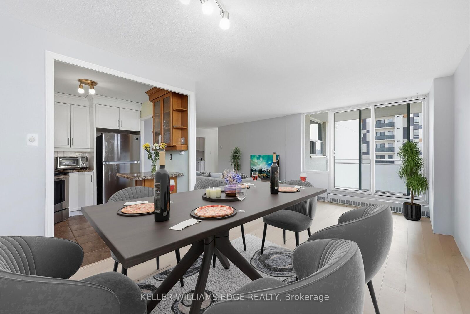 Property Photo: 2345 Confederation Parkway 703 ON L5B 2H3