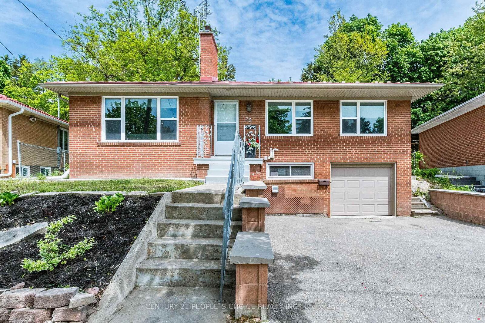 Property Photo: 39 Meadowland Drive ON L6W 2R5