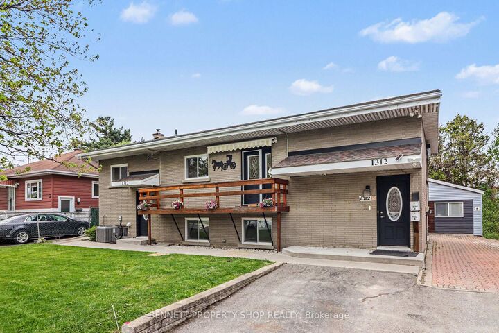 Property Photo: 1312 Avenue R Avenue ON K1G 0B9