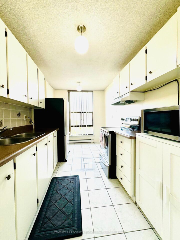 Property Photo: 21 Knightsbridge Road 1205 ON L6T 3Y1