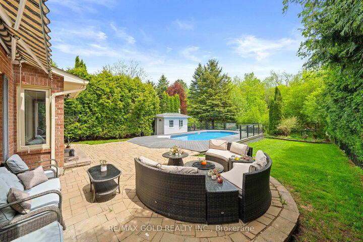 Property Photo: 122 Barr Crescent ON L6Z 3C8
