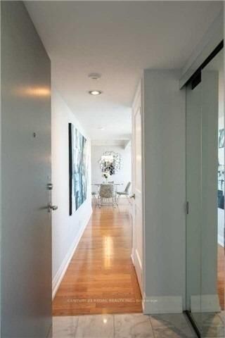 Photo de la propriété: 228 Queens Quay W 816 ON M5J 2X1