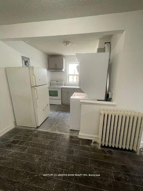 Photo de la propriété:  1516 Eglinton Avenue W Apt 2  ON M6E 2G8 