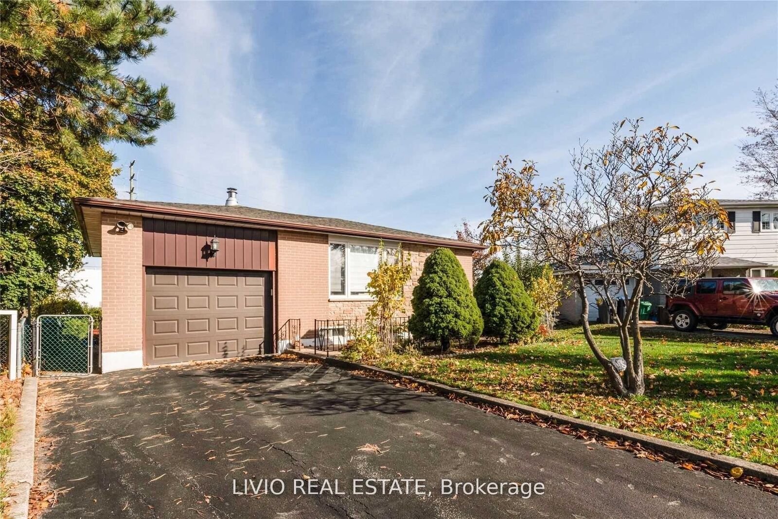 Property Photo: 12 Finsbury Drive ON L6T 3P9