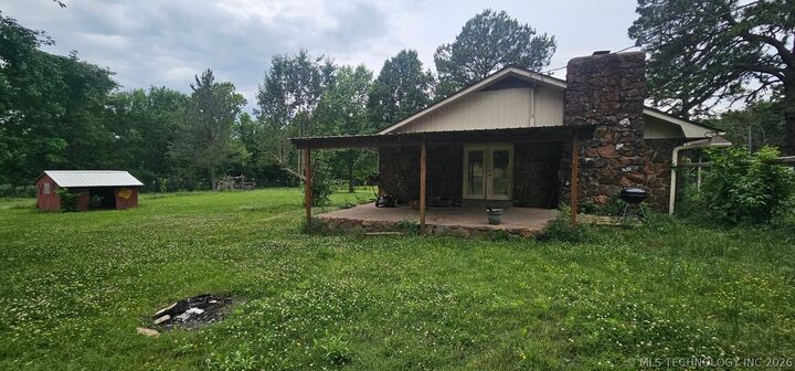 Property Photo:  469958 E 1099 Road  OK 74948 