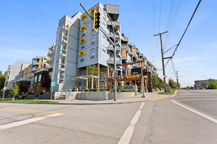 Property Photo: 32828 Landeau Place 6 BC V2S 0M4
