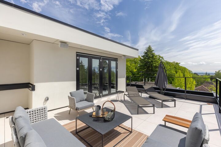 Property Photo: 5061 Blenheim Street 2 BC V6N 1N6