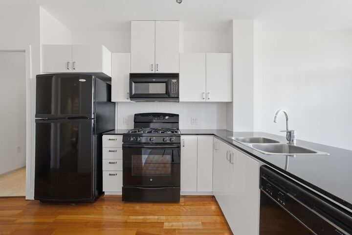 Property Photo:  151 W 2nd Street 1906  BC V7M 3P1 