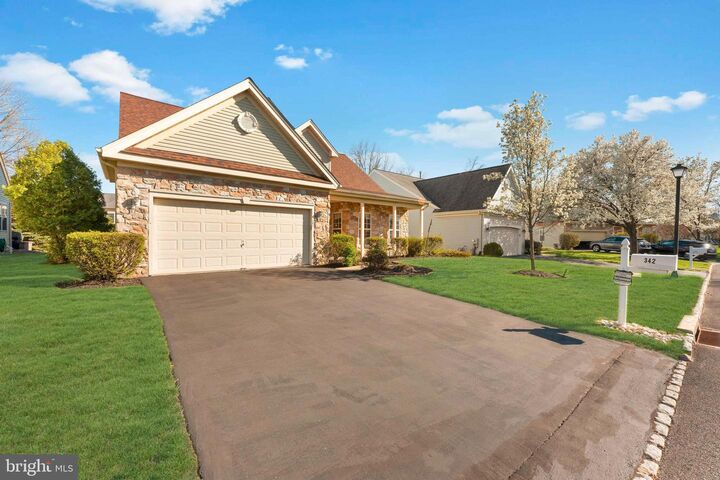 Property Photo:  342 N Founders Court  PA 18976 