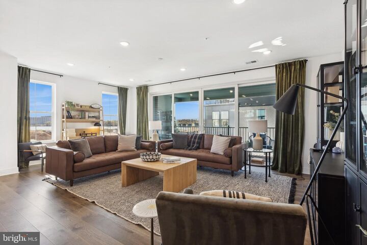 Property Photo:  128 B Locke St Mews 2029  MD 21230 