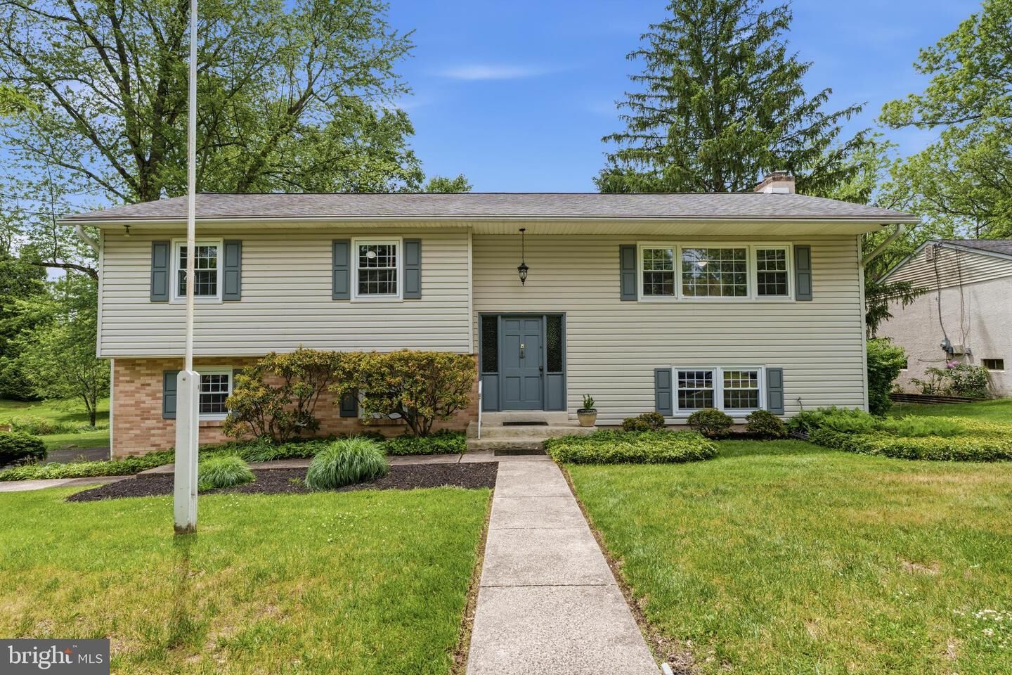 Property Photo: 1198 Strathmann Drive PA 18966