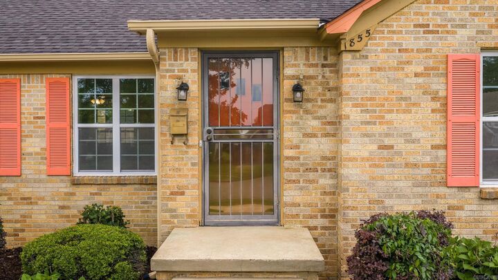 Property Photo:  1855 S Izard Street  AR 72206 