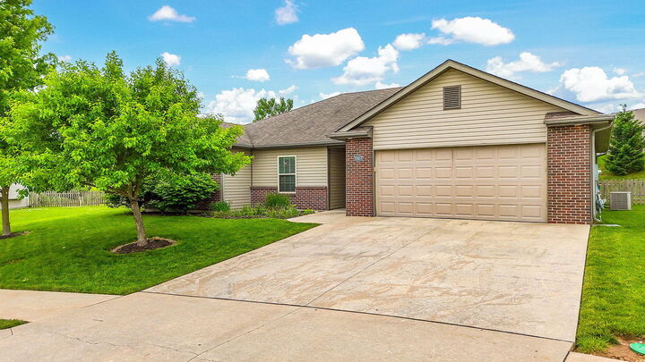 Property Photo: 5807 Abbington Ct MO 65203