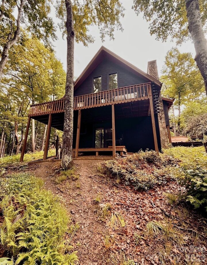 Property Photo:  89 Woodcliff Loop  NC 28657 