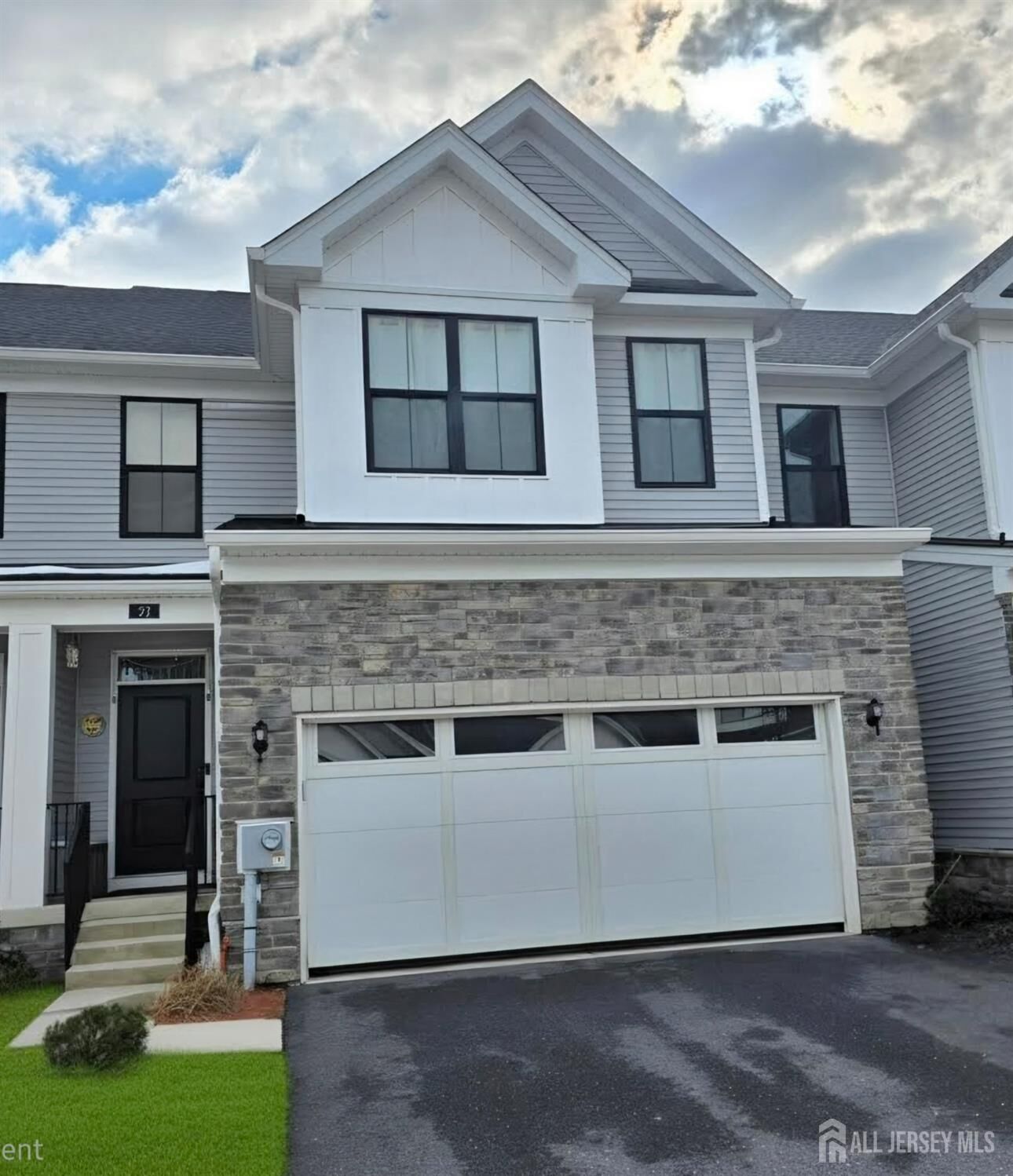 Property Photo:  27 Wisteria Court  NJ 08831 