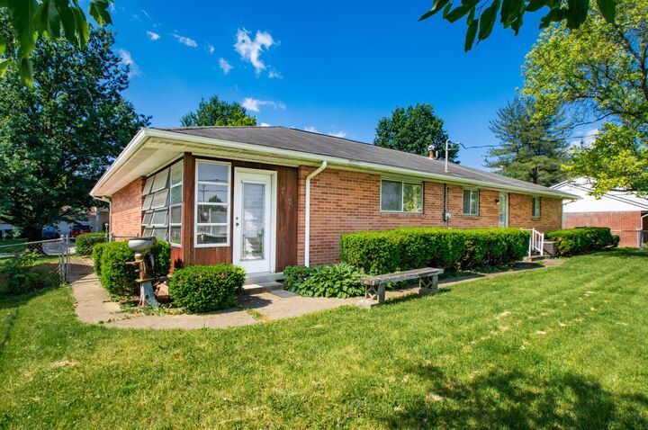 Property Photo: 2928 N Gresham Road OH 43204