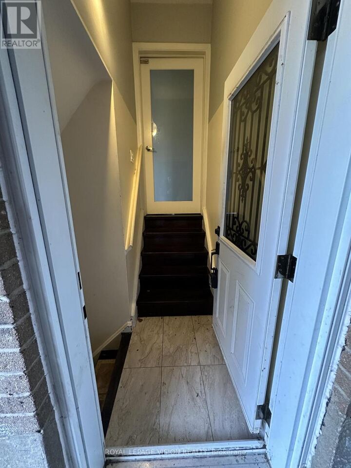 Property Photo:  43 Par Avenue  ON M1G 2G5 