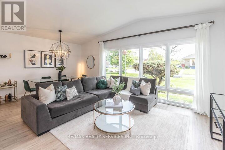 Property Photo:  126 Roebuck Drive  ON M1K 2H8 