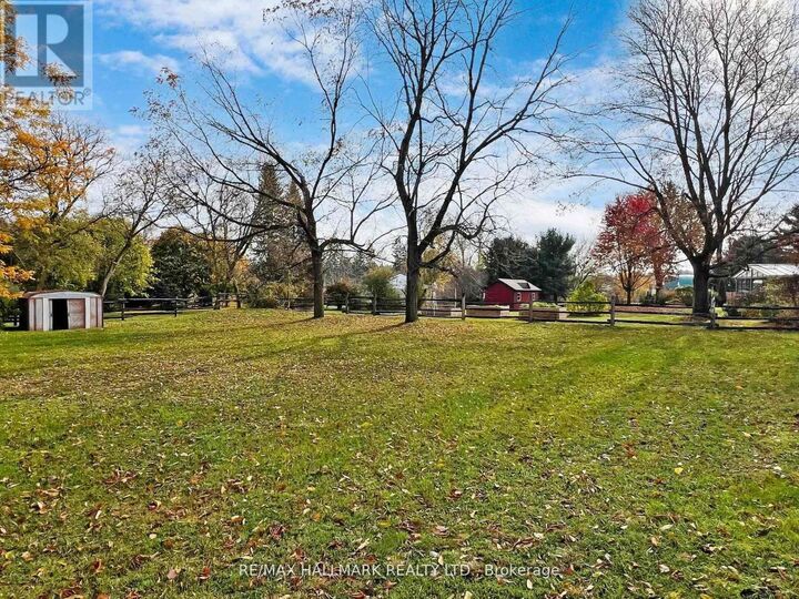 Property Photo: 5193 Aurora Road ON L4A 7X4