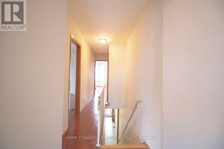 Property Photo:  140 Essex Street 2nd Fl  ON M6G 1T5 