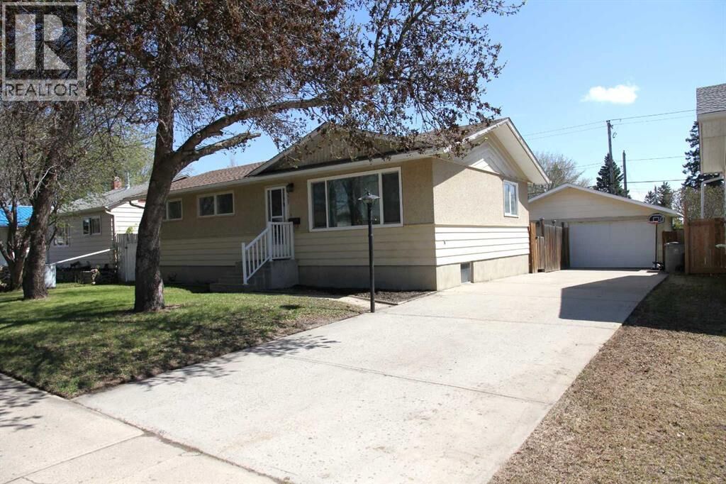 Property Photo:  3907 49 Avenue  SK S9V 0S1 