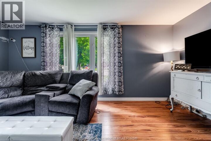 Property Photo:  4 Donalda Drive  ON N7L 4J5 