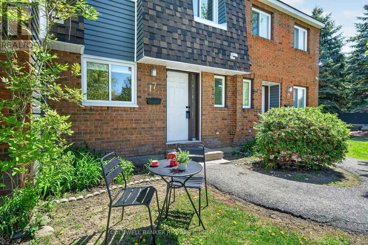 Property Photo:  17 Pixley Private  ON K1G 4C3 