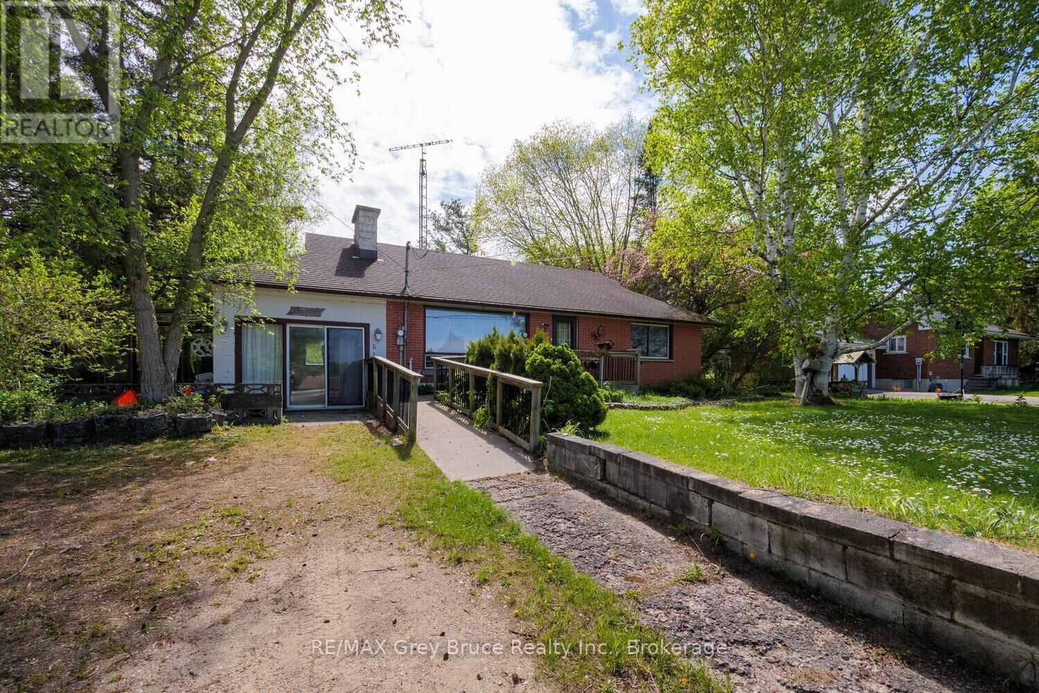Property Photo: 515 Princess Street ON N0H 2K0