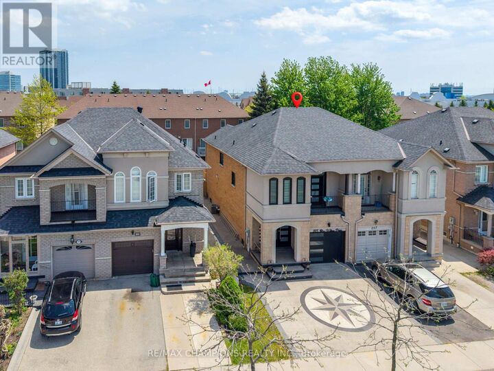 Property Photo:  205 Blue Willow Drive  ON L4L 9E1 