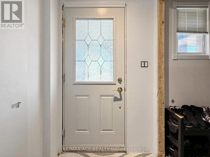 Property Photo:  922 Stainton Drive  ON L5C 3A5 