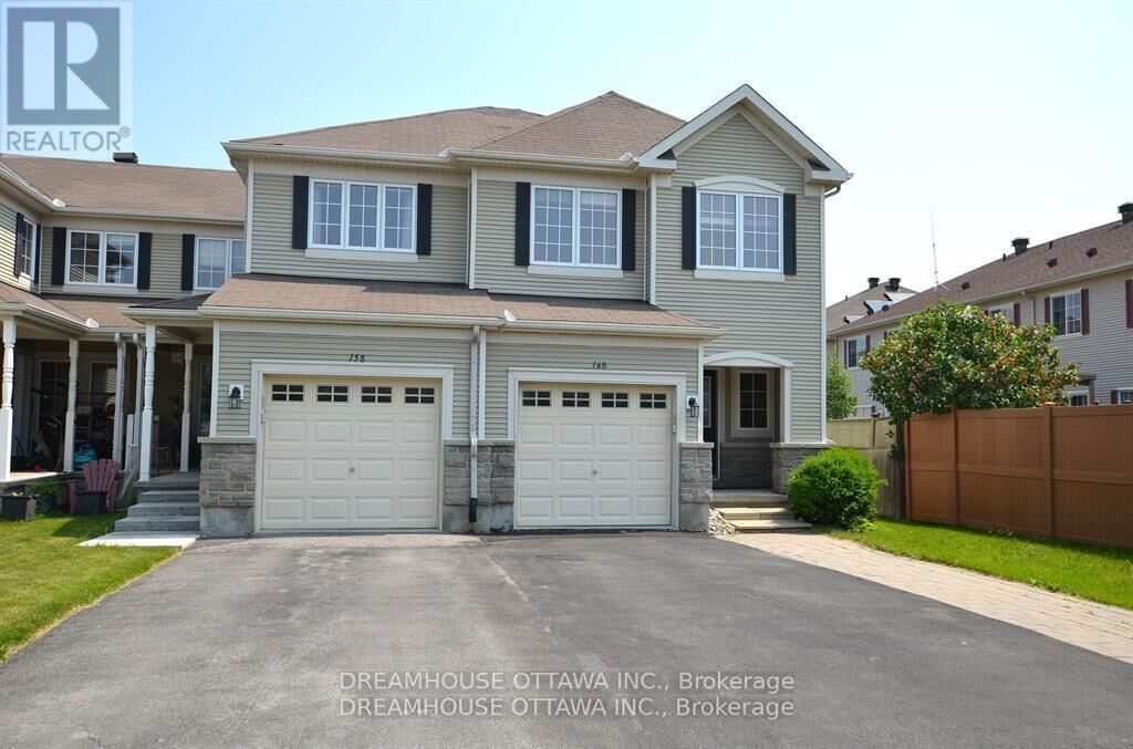 Property Photo: 158 Patriot Place ON K2M 0B8